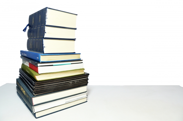 積み重なった本